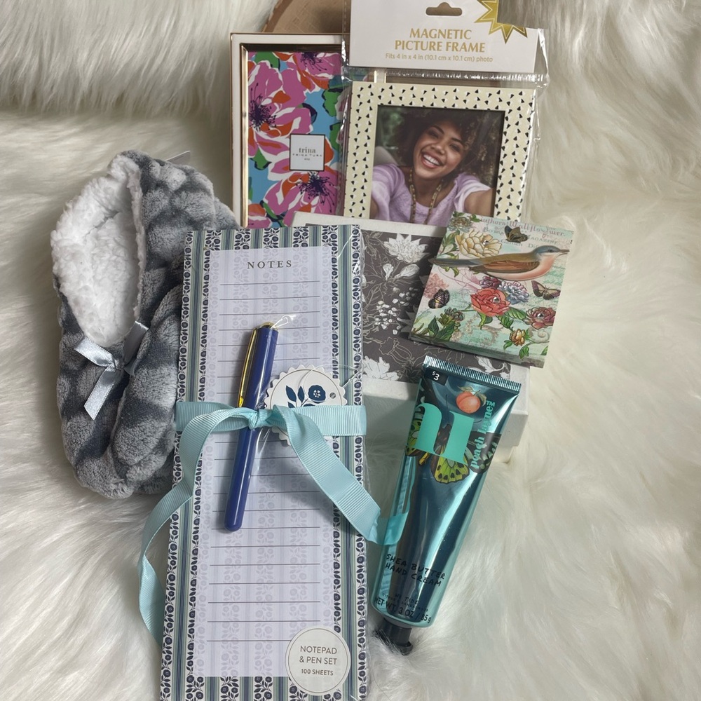 Stationary Frames Slippers Beauty Bundle